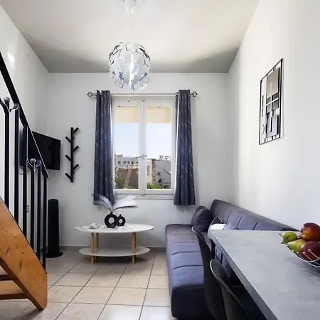 Quaint Coastal Lofts * 罗希姆诺