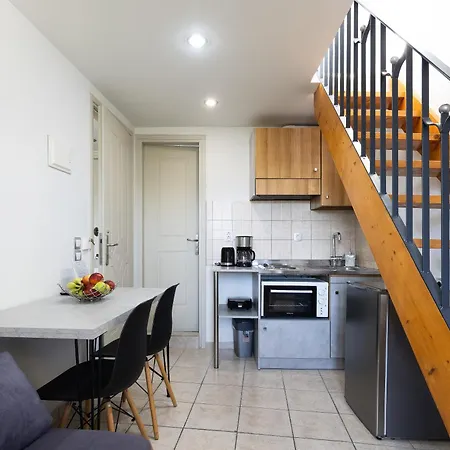 Quaint Coastal Lofts 罗希姆诺