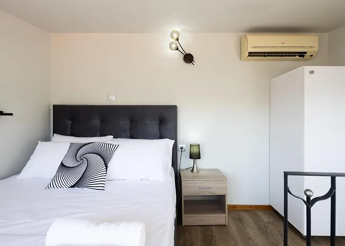 Quaint Coastal Lofts *