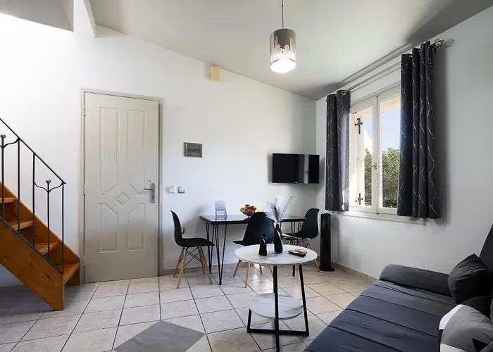 Quaint Coastal Lofts *