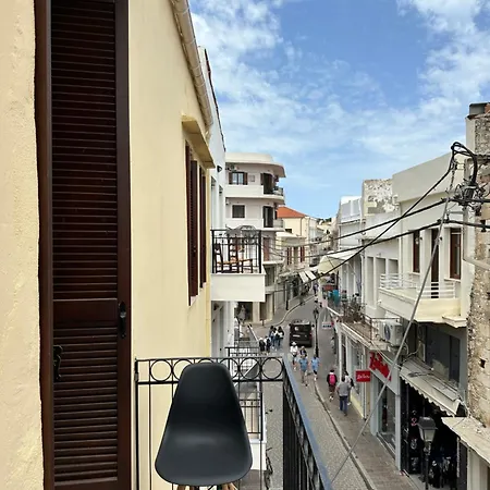 Апартаменти Quaint Coastal Lofts