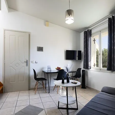 Quaint Coastal Lofts *