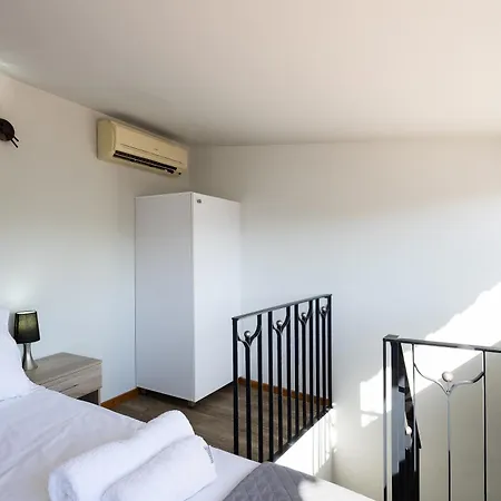 Quaint Coastal Lofts העיירה רתימנו